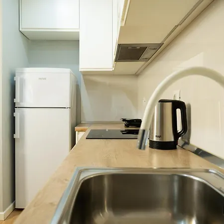 Boulevard Close To Center * تيرانا