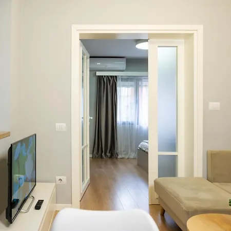 Boulevard Close To Center