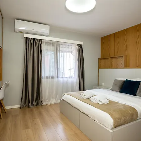 Boulevard Close To Center تيرانا