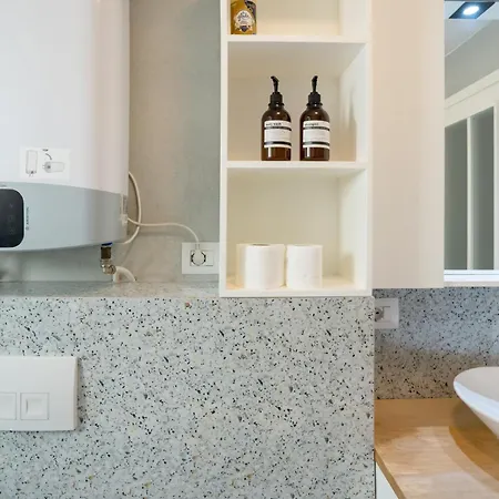 Boulevard Close To Center