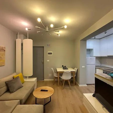 Apartment Boulevard Close To Center *