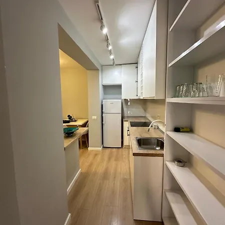 Boulevard Close To Center Apartment *