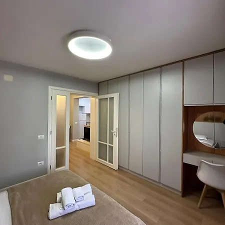 Boulevard Close To Center Apartamento Tirana