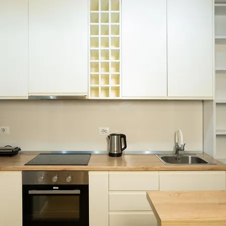 Boulevard Close To Center *