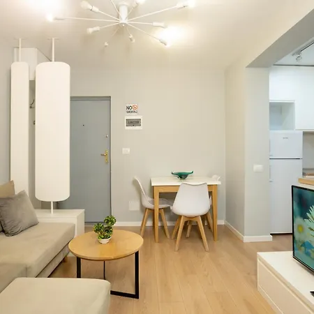 Boulevard Close To Center