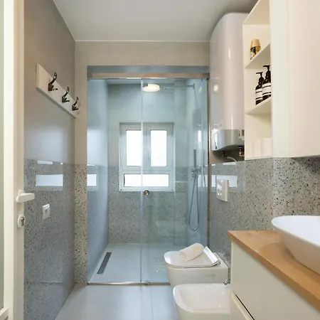 Apartment Boulevard Close To Center *