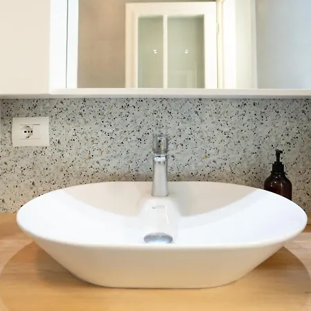 Boulevard Close To Center