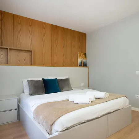 Boulevard Close To Center *