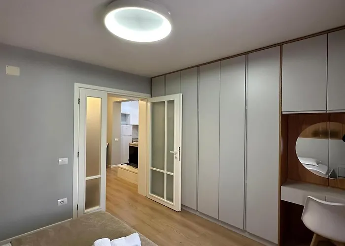 Boulevard Close To Center Апартаменты Тирана
