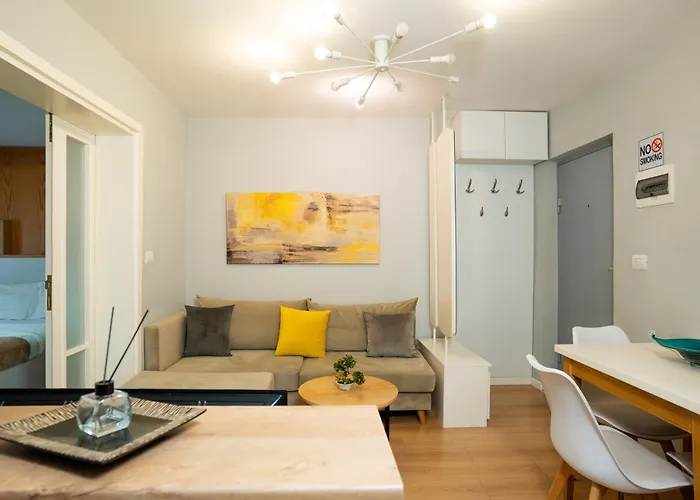 Boulevard Close To Center * Тирана