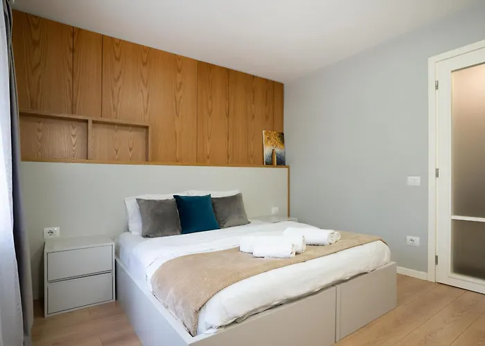 Boulevard Close To Center *